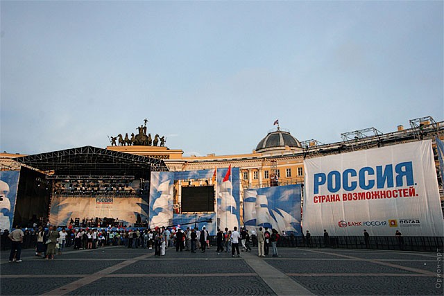 Сценическая конструкция на Дворцовой площади
