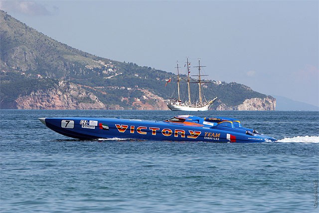 На море проходят тренировочные заезды гонщиков,  «Миракс» спонсор гонок