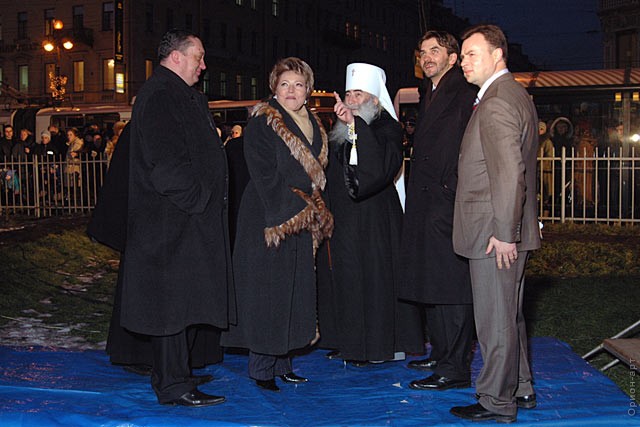 На церемонии включения архитектурной подсветки Казанского собора присутствовали официальные лица