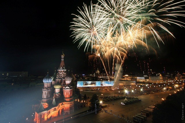 Пиротехническое шоу на международном фестивале военных оркестров в Москве